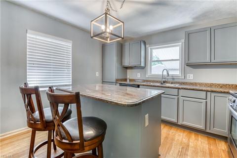 864 E Waterloo Rd, Akron, OH 44306 photo 3