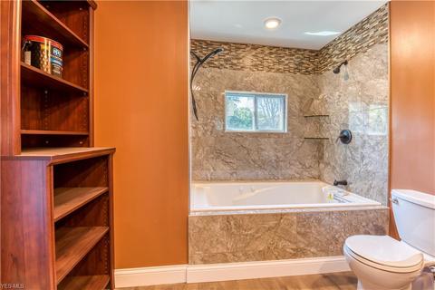 864 E Waterloo Rd, Akron, OH 44306 photo 16