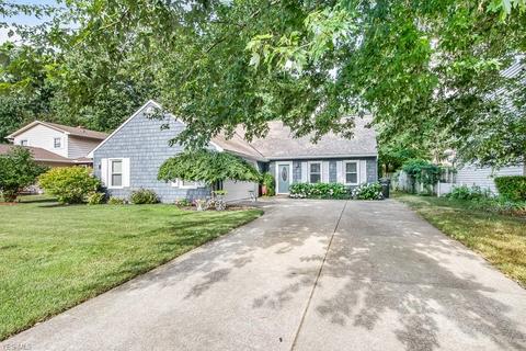 218 Hemlock Dr, Elyria, OH 44035 photo 2
