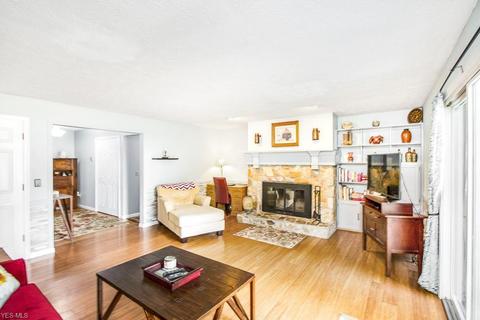218 Hemlock Dr, Elyria, OH 44035 photo 4