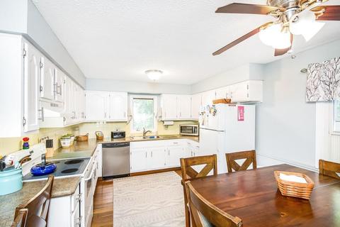 218 Hemlock Dr, Elyria, OH 44035 photo 9