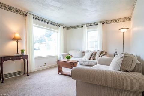 545 Cambridge Ave, Elyria, OH 44035 photo 4