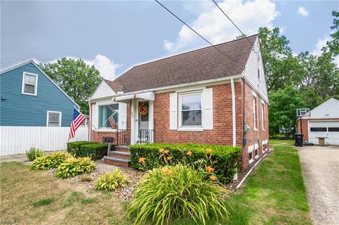 545 Cambridge Ave, Elyria, OH 44035 photo 2