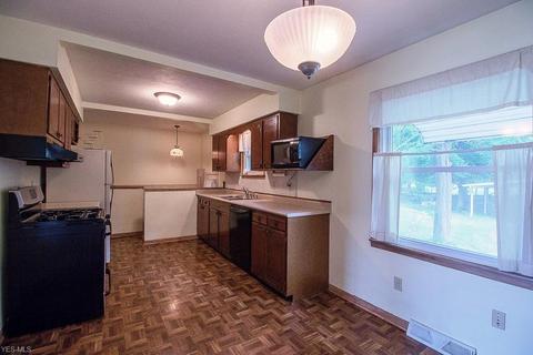 7551 Pinehurst Dr, Mentor On The Lake, OH 44060 photo 6