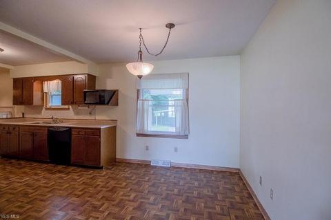 7551 Pinehurst Dr, Mentor On The Lake, OH 44060 photo 5