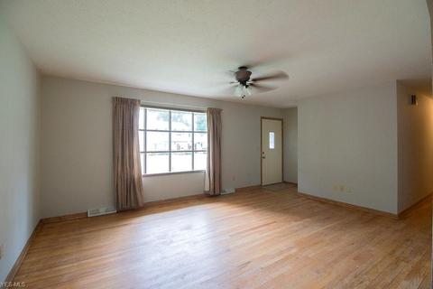 7551 Pinehurst Dr, Mentor On The Lake, OH 44060 photo 3
