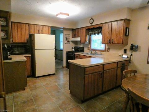 7765 Arbor Dr, Parma, OH 44130 photo 6