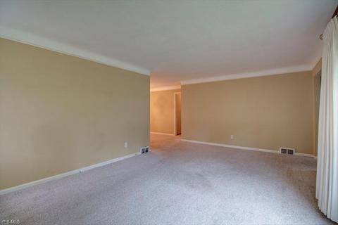 5836 Eldon Dr, Parma Heights, OH 44130 photo 12