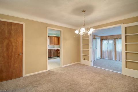 5836 Eldon Dr, Parma Heights, OH 44130 photo 7