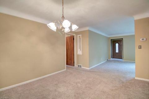 5836 Eldon Dr, Parma Heights, OH 44130 photo 6