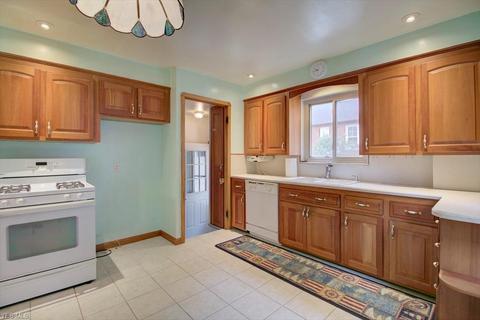 5836 Eldon Dr, Parma Heights, OH 44130 photo 4