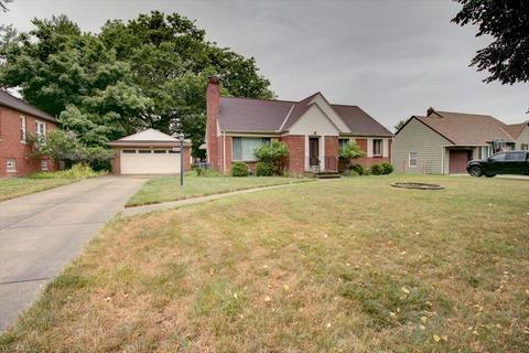 5836 Eldon Dr, Parma Heights, OH 44130 photo 2