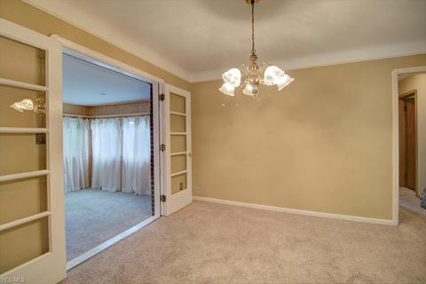 5836 Eldon Dr, Parma Heights, OH 44130 photo 5