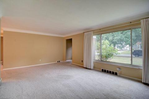 5836 Eldon Dr, Parma Heights, OH 44130 photo 11