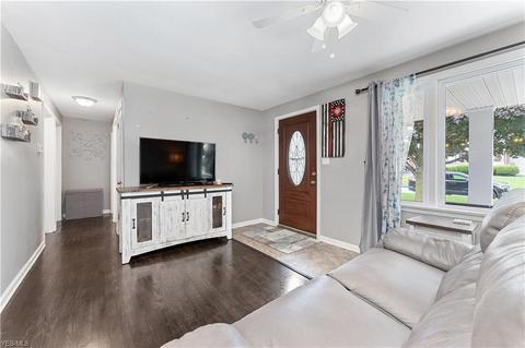 490 Spring St, Struthers, OH 44471 photo 4