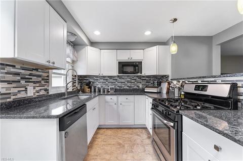 490 Spring St, Struthers, OH 44471 photo 6
