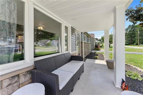 490 Spring St, Struthers, OH 44471 photo 2