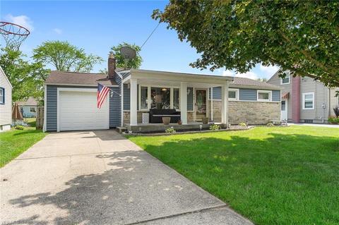 490 Spring St, Struthers, OH 44471 photo 1