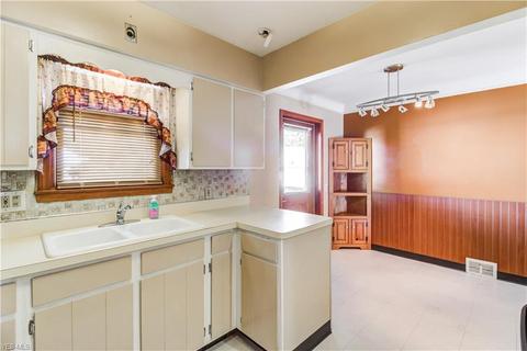 4216 Brookway Ln, Brooklyn, OH 44144 photo 8