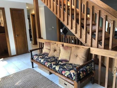 32540 Shadowbrook Dr, Solon, OH 44139 photo 2