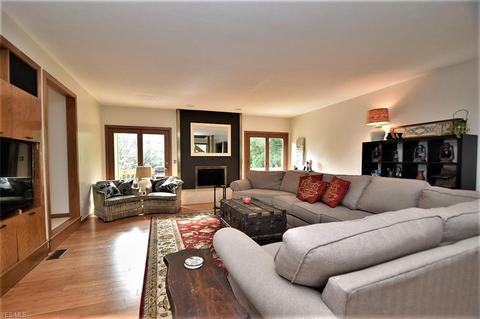 32540 Shadowbrook Dr, Solon, OH 44139 photo 3