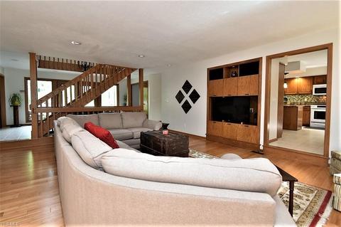 32540 Shadowbrook Dr, Solon, OH 44139 photo 4