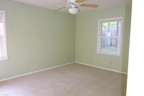 11 Parkview Dr, Berea, OH 44017 photo 9