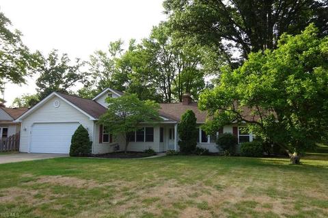 11 Parkview Dr, Berea, OH 44017 photo 1