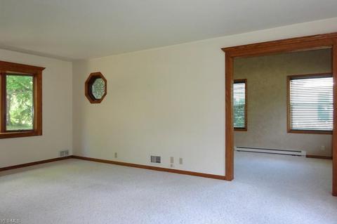 11 Parkview Dr, Berea, OH 44017 photo 3