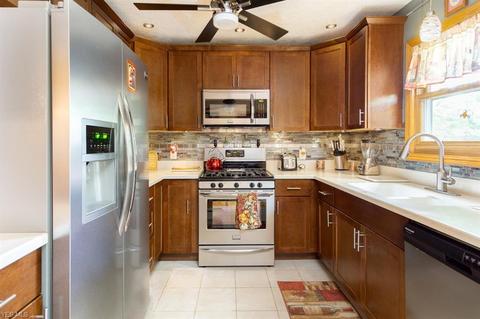 330 Crestview Dr, Munroe Falls, OH 44262 photo 5