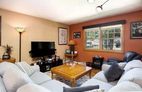 330 Crestview Dr, Munroe Falls, OH 44262 photo 3