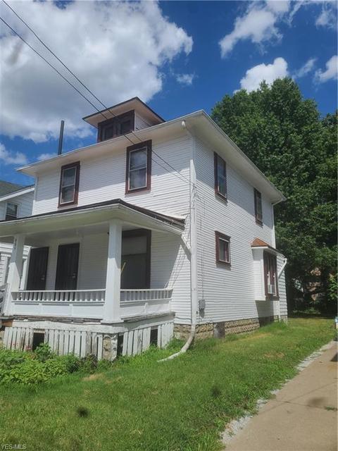 689 Elma St, Akron, OH 44310 photo 2