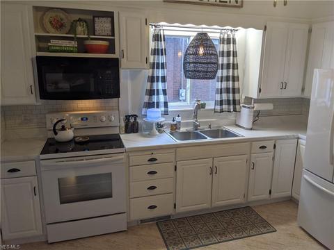 116 Prospect St, Dover, OH 44622 photo 8