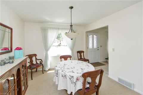 950 Orchardview Ave, Seven Hills, OH 44131 photo 6