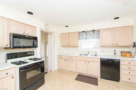 950 Orchardview Ave, Seven Hills, OH 44131 photo 7