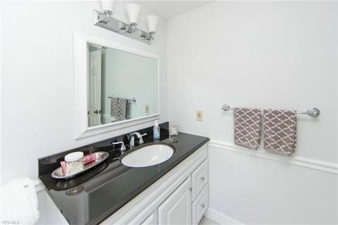 950 Orchardview Ave, Seven Hills, OH 44131 photo 10