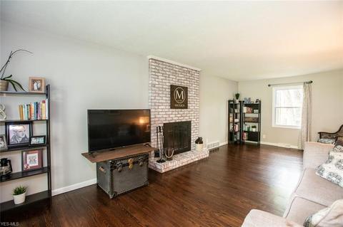 664 Pebble Beach Dr, Akron, OH 44333 photo 6
