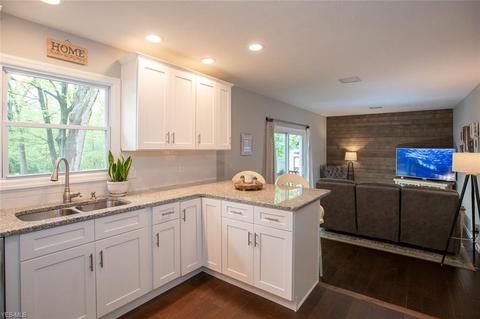664 Pebble Beach Dr, Akron, OH 44333 photo 9