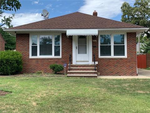 6820 Ackley Rd, Parma, OH 44129 photo 1