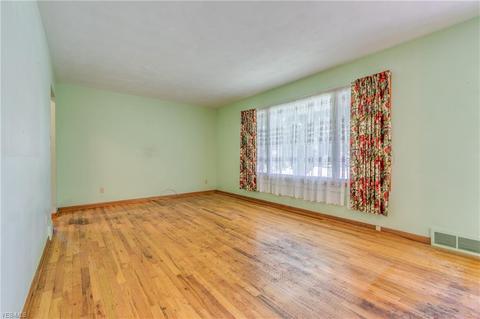 7858 Munson Rd, Mentor, OH 44060 photo 3