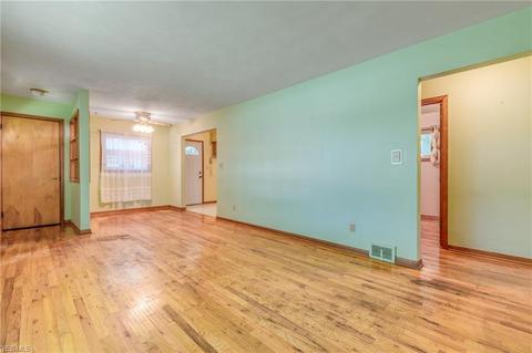 7858 Munson Rd, Mentor, OH 44060 photo 4