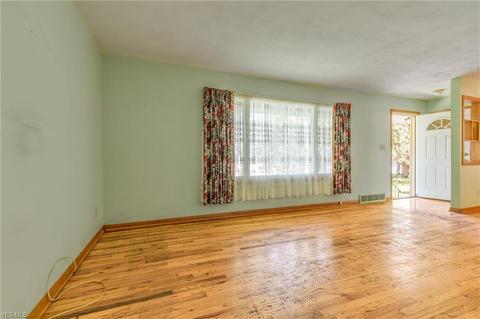 7858 Munson Rd, Mentor, OH 44060 photo 2