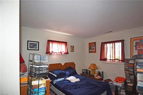 434 Walnut Dr, Berea, OH 44017 photo 9