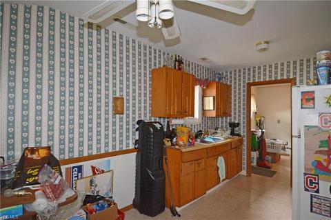 434 Walnut Dr, Berea, OH 44017 photo 6