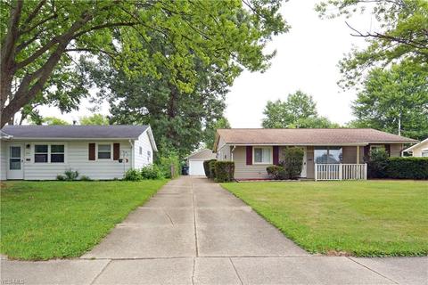 434 Walnut Dr, Berea, OH 44017 photo 2