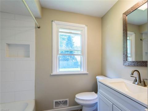 131 Miami Ave, Elyria, OH 44035 photo 9
