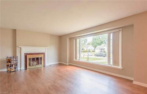 131 Miami Ave, Elyria, OH 44035 photo 3