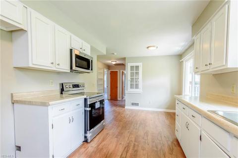 131 Miami Ave, Elyria, OH 44035 photo 6
