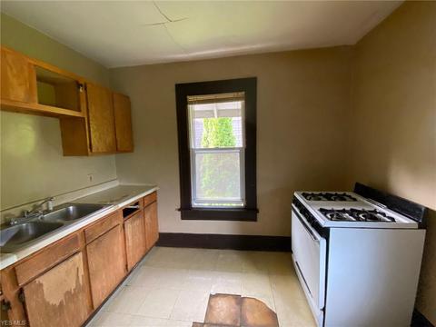 584 Schiller Ave, Akron, OH 44310 photo 5