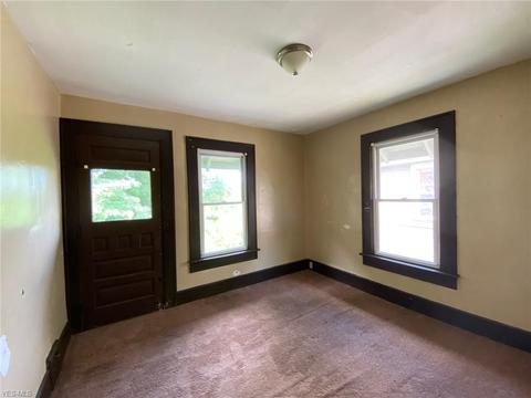 584 Schiller Ave, Akron, OH 44310 photo 9